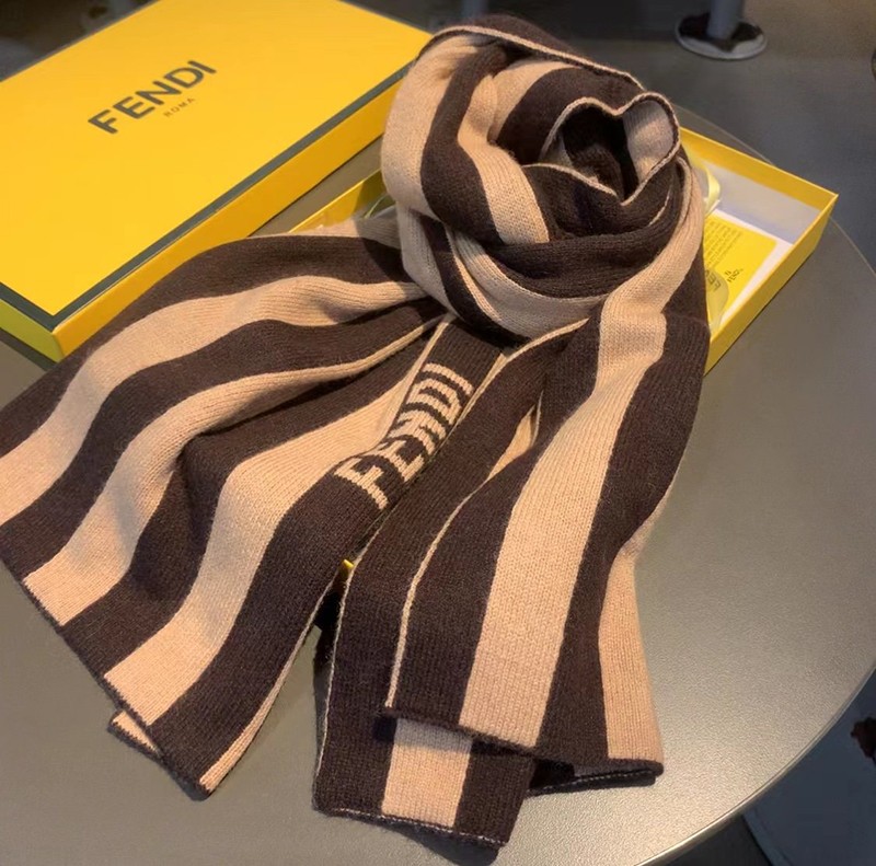 Love at first sight? Fendi scarf, wool, intarsia, tassel, few95650