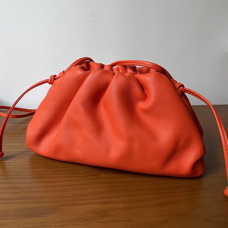 21-22AW Bottega Veneta Mini The Pouch Replica Leather Mini Clutch Bag boe73272