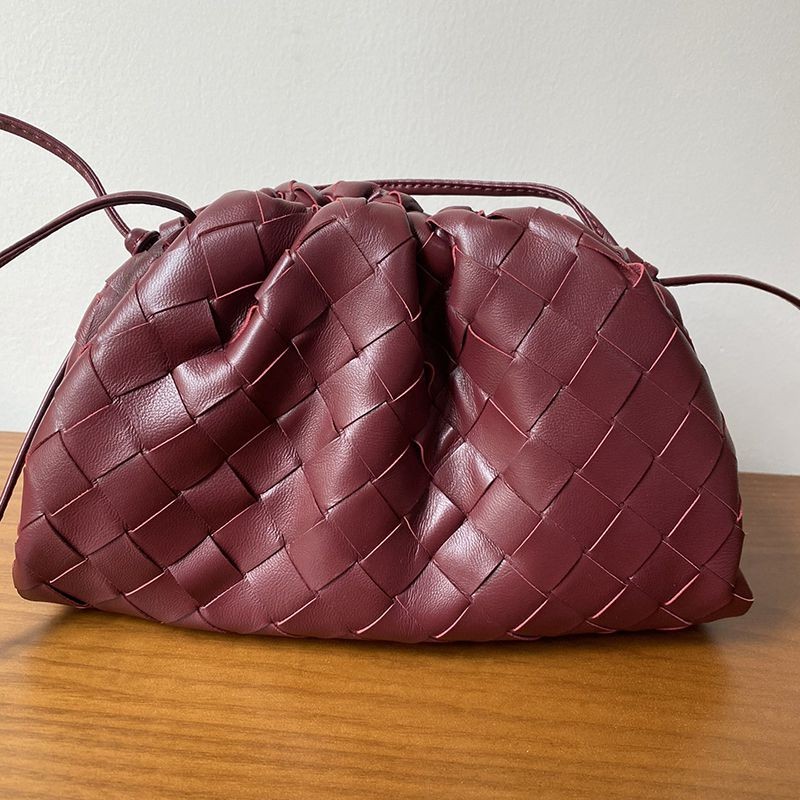 ★Popular in Japan! Fake Bottega Veneta Mini The Pouch Leather Mini Clutch Bag bor59638