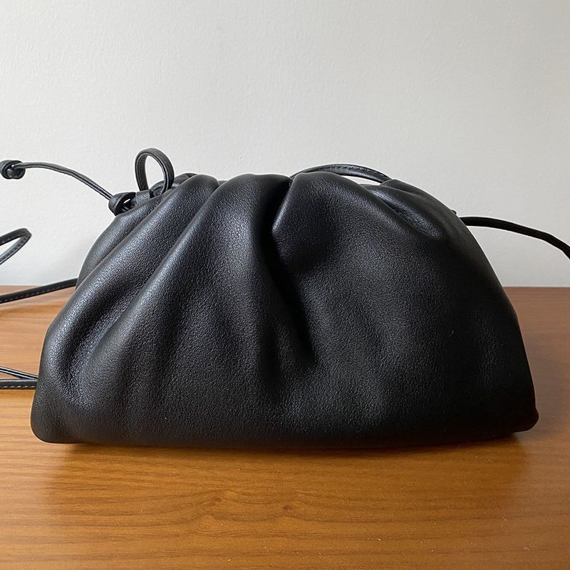 Classic Bottega Veneta Replica Mini The Pouch Leather Mini Clutch Bag BOD95510