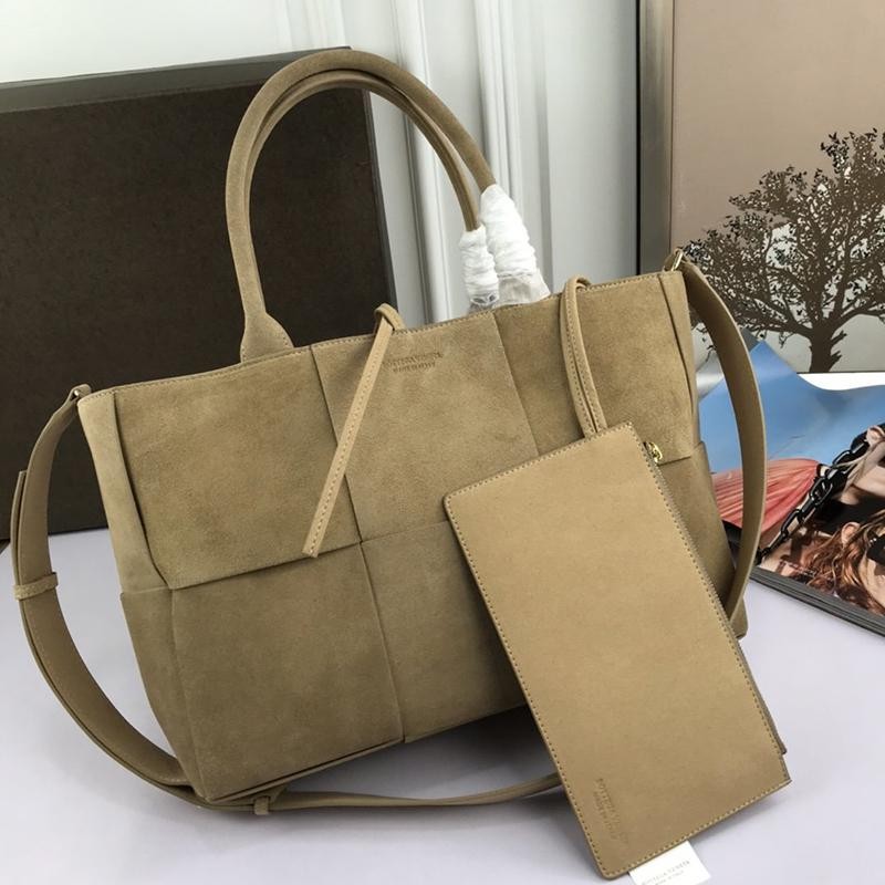 Rare color Bottega replica The Arco tote in buffed calf leather bot20626