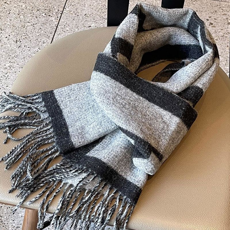 Eye-catching color Burberry reversible logo jacquard cashmere scarf fake Bao94404