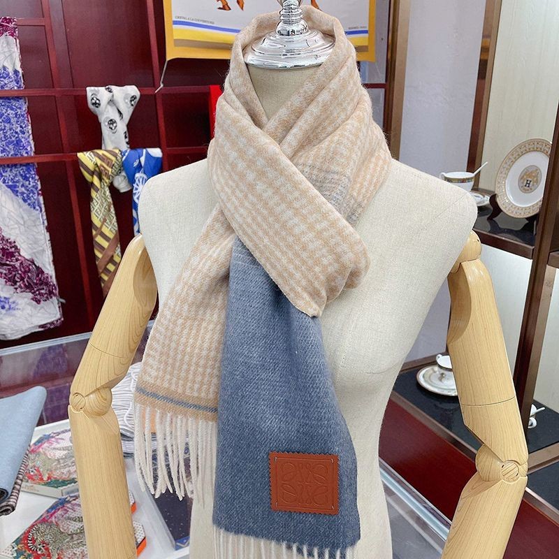 New for Spring: Loewe Gradient Check Scarf Replica (Cashmere) lor62732 New for Spring: Loewe Gradient Check Scarf Replica (Cashmere) lor62732
