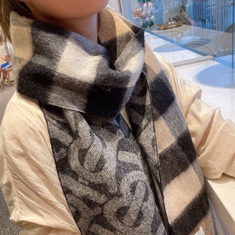 Love at first sight? Burberry replica jacquard classic cashmere check scarf Bar27387 Love at first sight? Burberry replica jacquard classic cashmere check scarf Bar27387