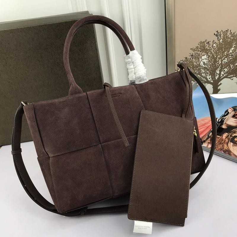 Not available in Japan Bottega Veneta Replica The Arco Tote Maroon Calf Leather bof94325