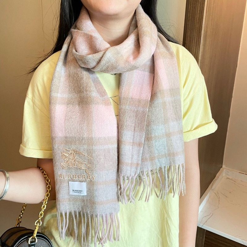 Eye-catching color Burberry replica classic cashmere check scarf Bad43736