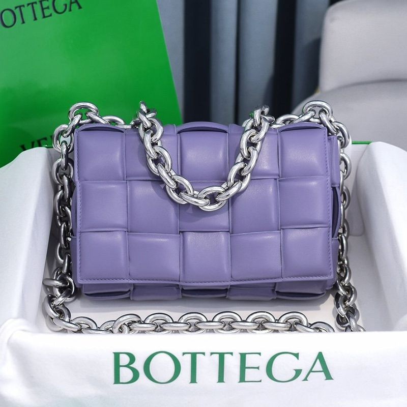 Eye-catching color Bottega Veneta replica The Chain Cassette leather crossbody bag bot33184