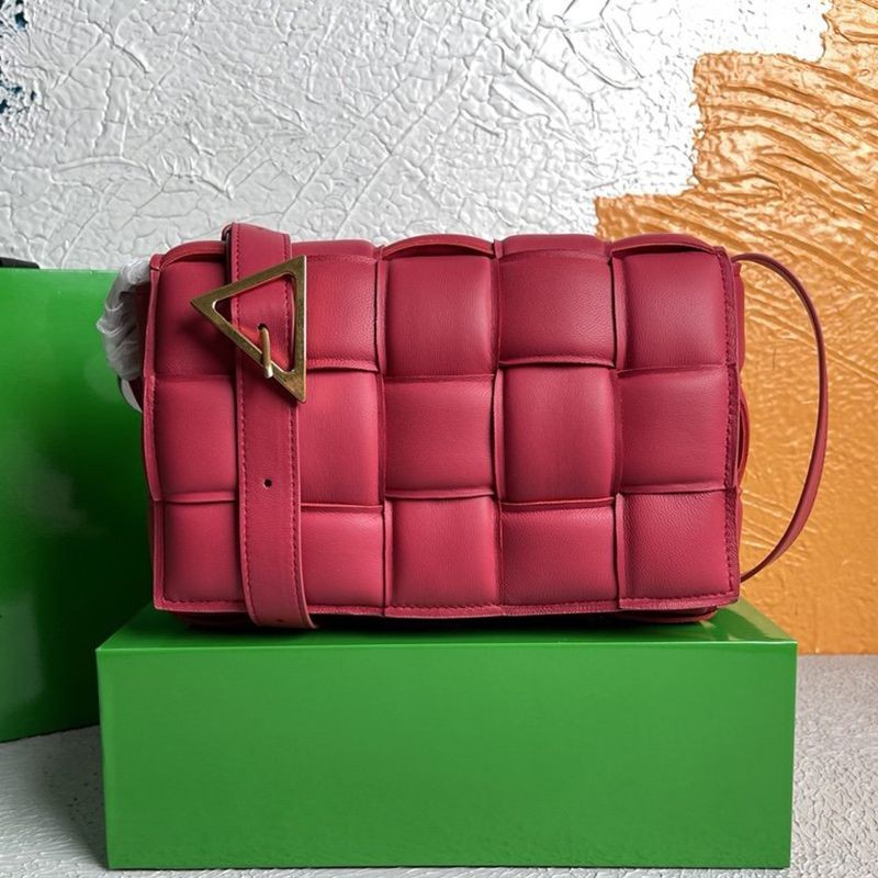 [Not available in Japan] Bottega Veneta Replica Padded Cassette Leather Crossbody Bag boh60302