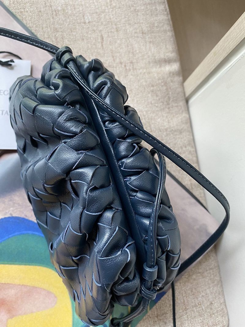 Bottega Veneta Mini The Pouch Replica Leather Mini Clutch Bag boy53328