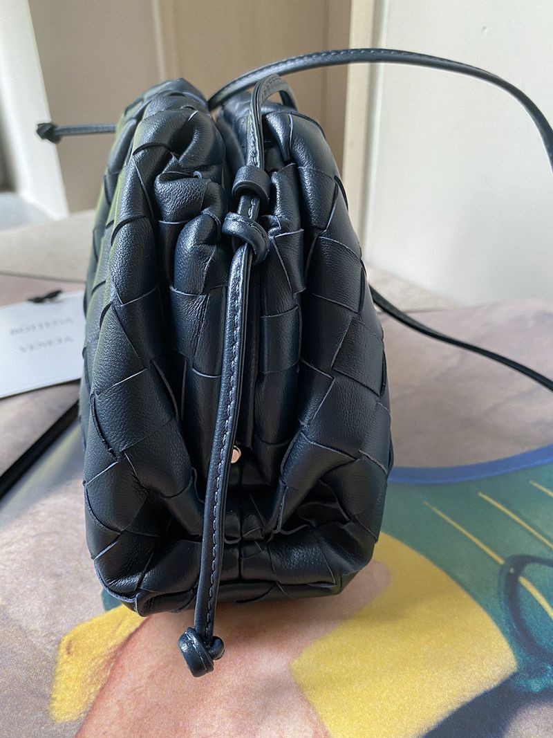 Bottega Veneta Mini The Pouch Replica Leather Mini Clutch Bag boy53328