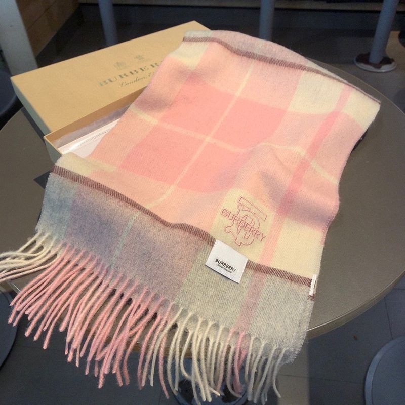 Very popular Burberry Classic Cashmere Check Scarf Replica Bar91048 Very popular Burberry Classic Cashmere Check Scarf Replica Bar91048