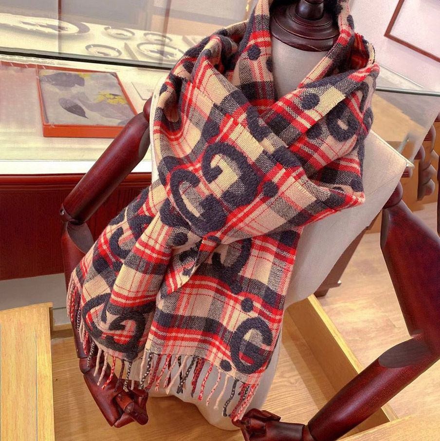 Rare Gucci GG Jacquard Check Wool Scarf guq83444 Rare Gucci GG Jacquard Check Wool Scarf guq83444