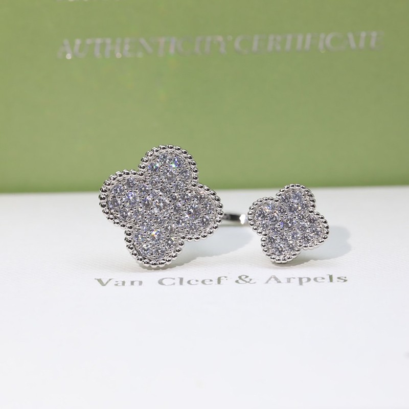 Very popular!! New color Van Cleef & Arpels Entree Les Doors Ring Magic Archane VCARN9WT00