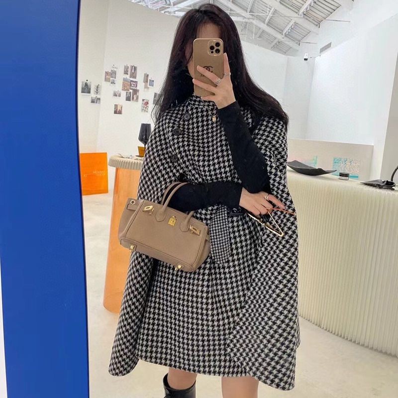 The rapidly growing popularity of Max Mara's checked cashmere cape mat97537 The rapidly growing popularity of Max Mara's checked cashmere cape mat97537