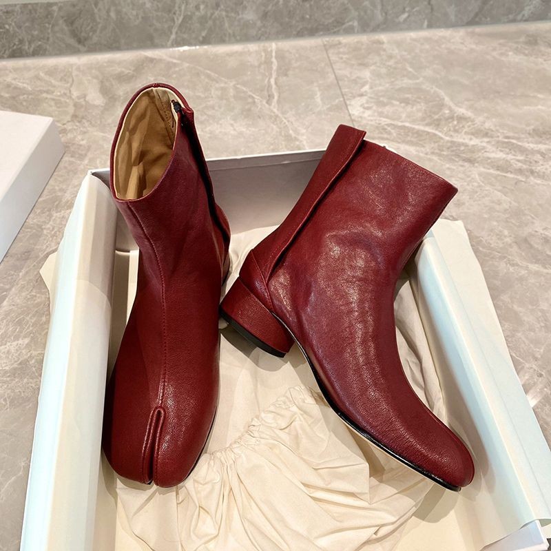 New on sale: Maison Margiela Tabi ankle boots replica, calfskin leather, 3.5cm heel, Mac42101 New on sale: Maison Margiela Tabi ankle boots replica, calfskin leather, 3.5cm heel, Mac42101