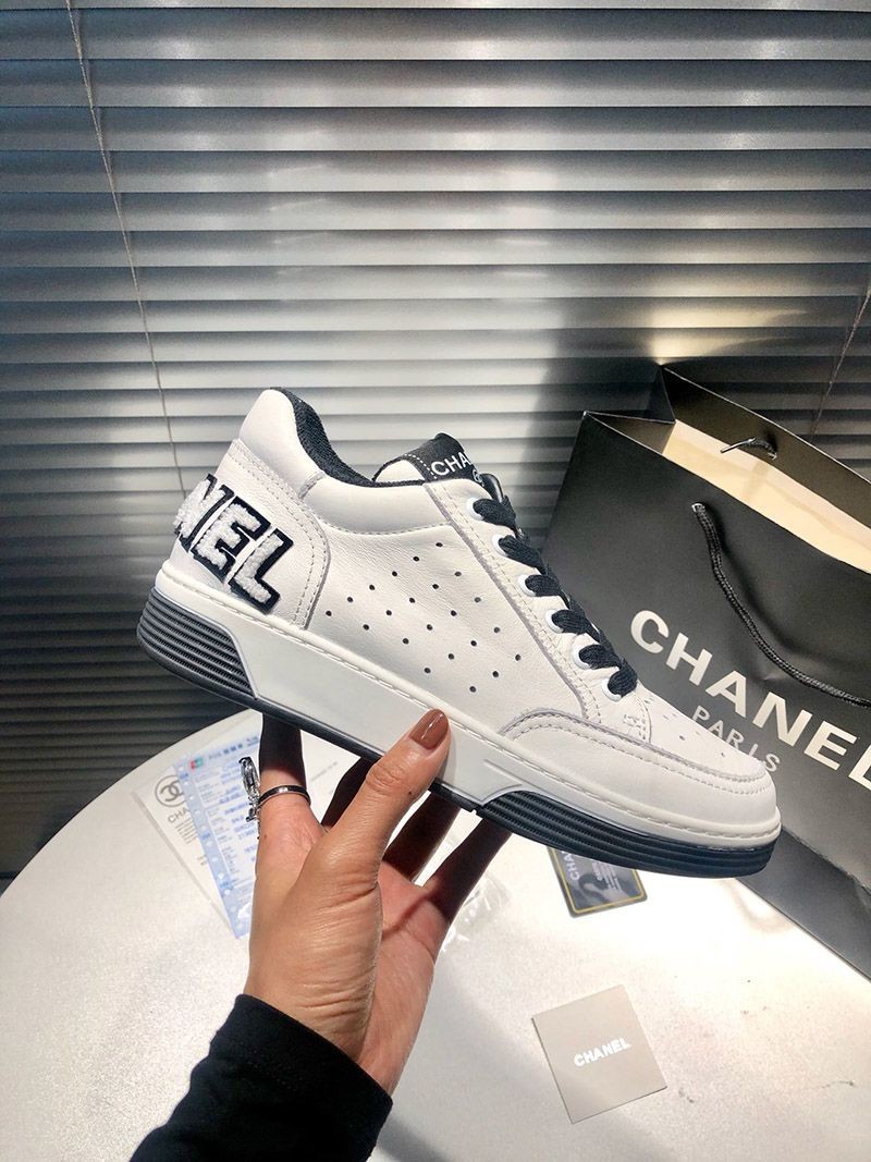 Very popular all over the world? Chanel replica sneakers replica white shw70901