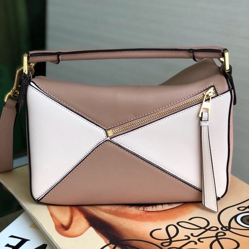 Battle for the Loewe Puzzle Bag Replica Tricolor Shoulder Bag loi85084 Battle for the Loewe Puzzle Bag Replica Tricolor Shoulder Bag loi85084