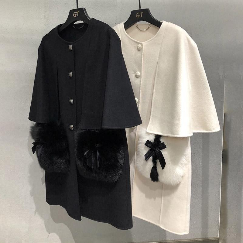 Super popular! (Fendi) Wool coat with fur pockets. Make your outfit even more beautiful. feo17284