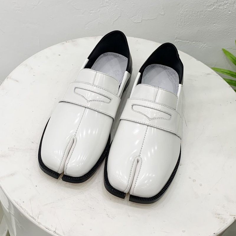 [Not available in Japan] Maison Margiela Tabi Leather Loafers Replica S58WR0035PS679T1003