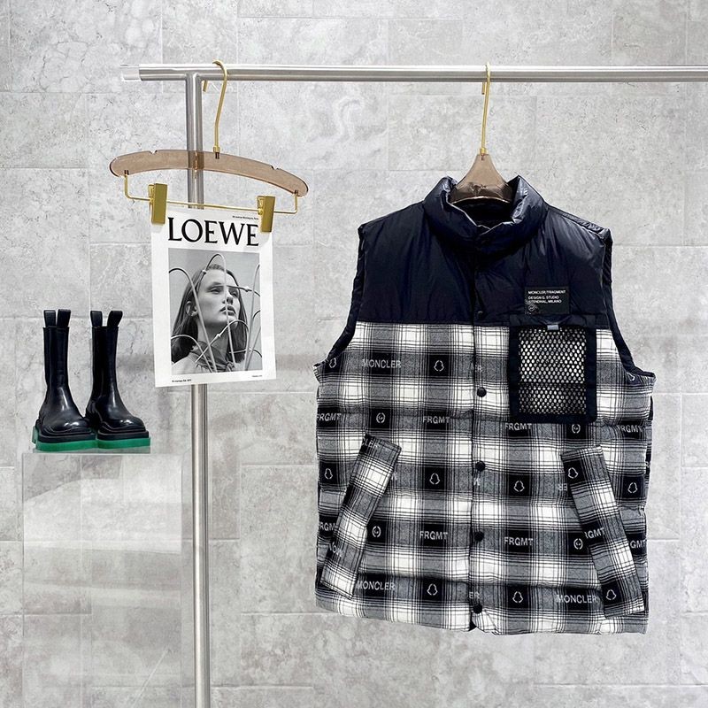 Very popular: Moncler replica down vest mon18716