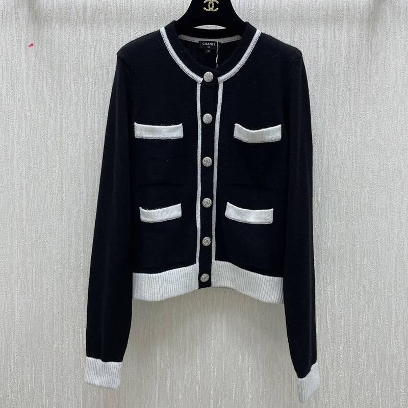 Very popular all over the world? 21AW Chanel cardigan with fake buttons and COCO logo shz15479