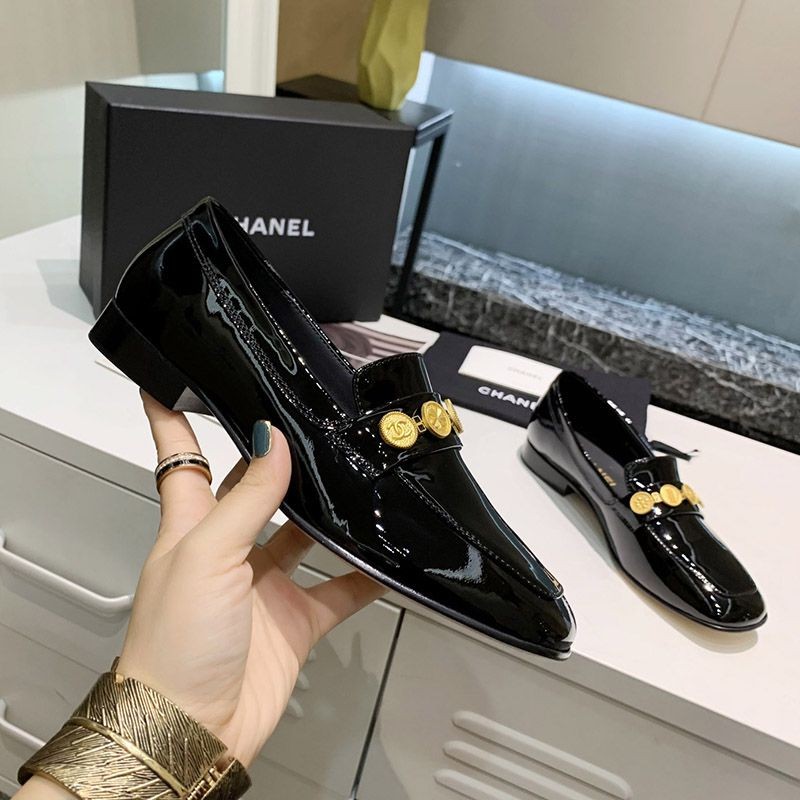 No customs duties *Very popular* New Chanel Chain Logo Loafers Copy Hurry up SHV92677