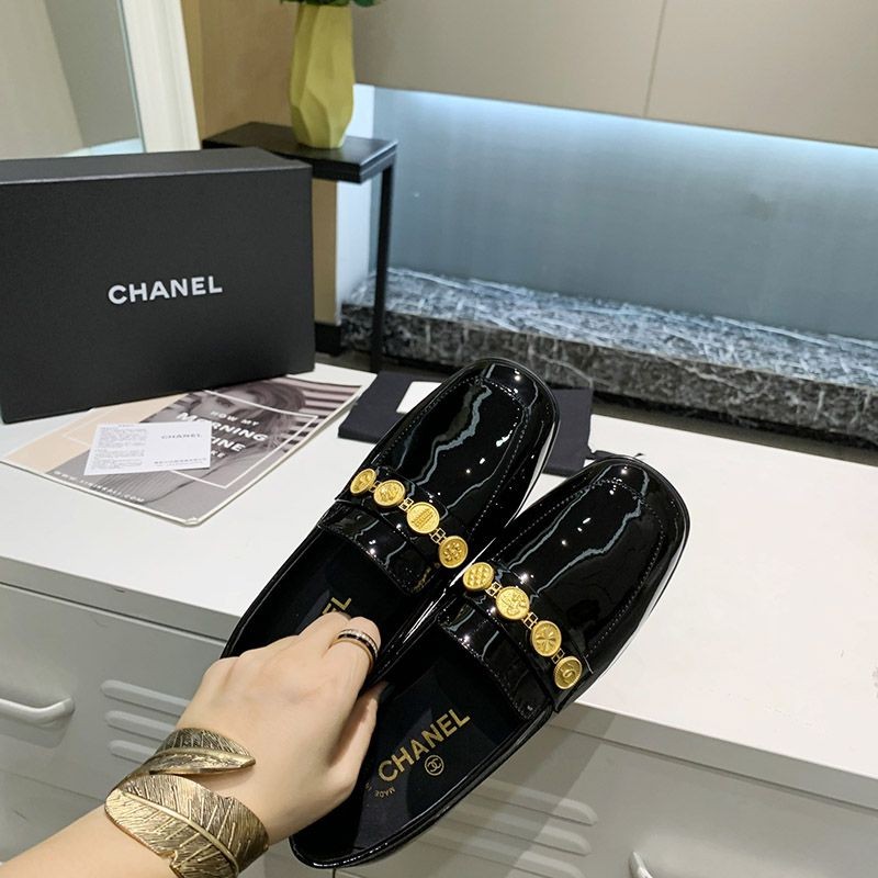 No customs duties *Very popular* New Chanel Chain Logo Loafers Copy Hurry up SHV92677