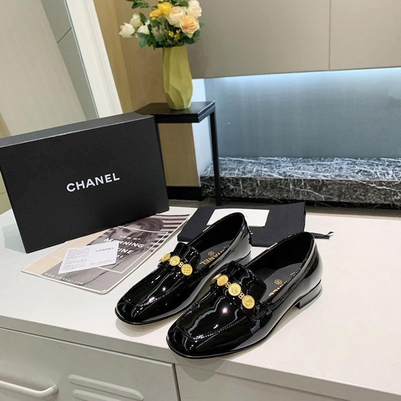 No customs duties *Very popular* New Chanel Chain Logo Loafers Copy Hurry up SHV92677