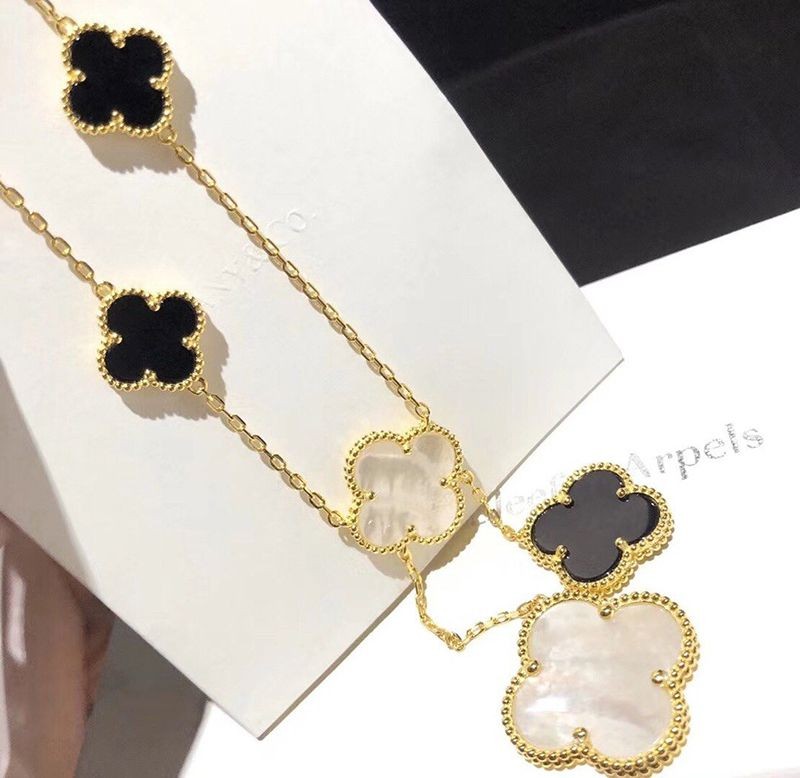 Love at first sight? Van Cleef & Arpels Magic Alhambra Necklace Replica vat31583