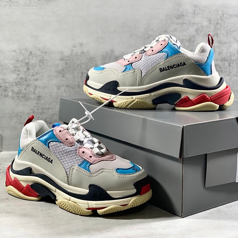 Love at first sight? Replica Balenciaga Triple S sneakers Triple sole ban42604