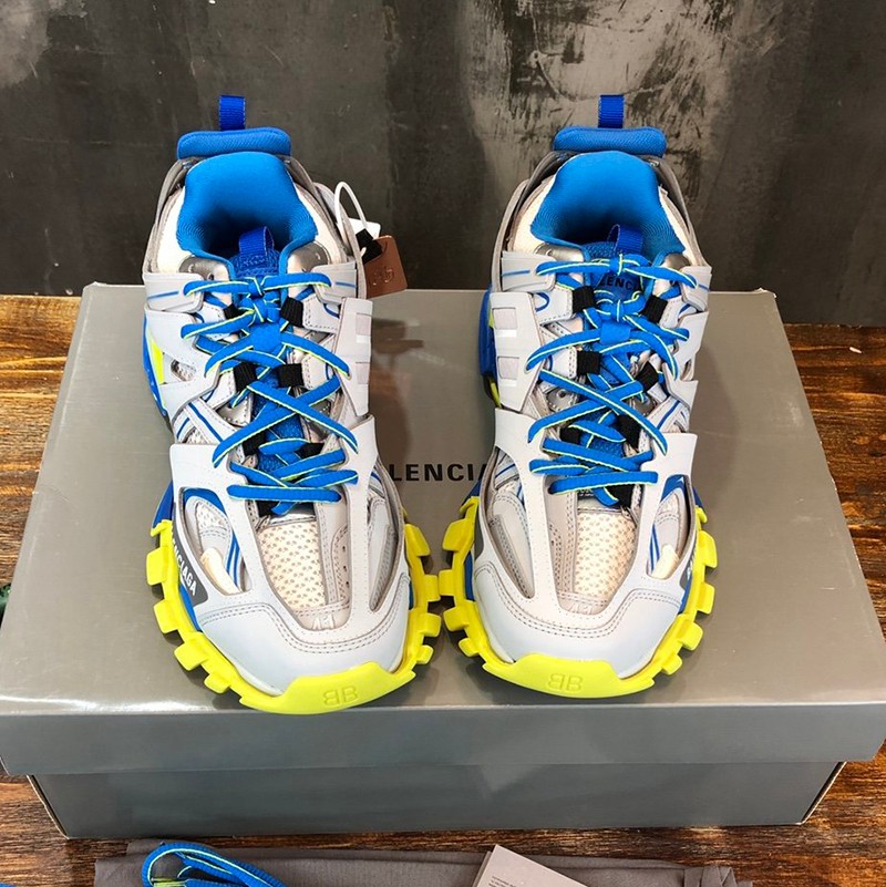 Love at first sight? Fake Balenciaga sneakers, popular men's track trainers, hard-to-find color bay63546