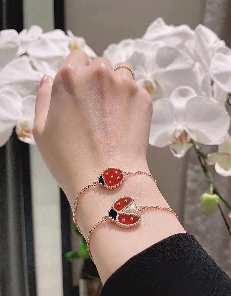 New sale Van Cleef & Arpels Lucky Spring Bracelet Replica Ladybug VCARP7R000