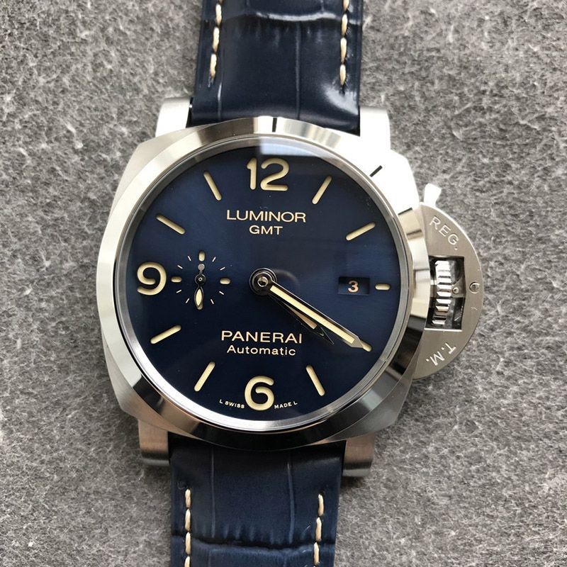 The colorful blue dial is popular! Panerai Luminor GMT replica PAM1033