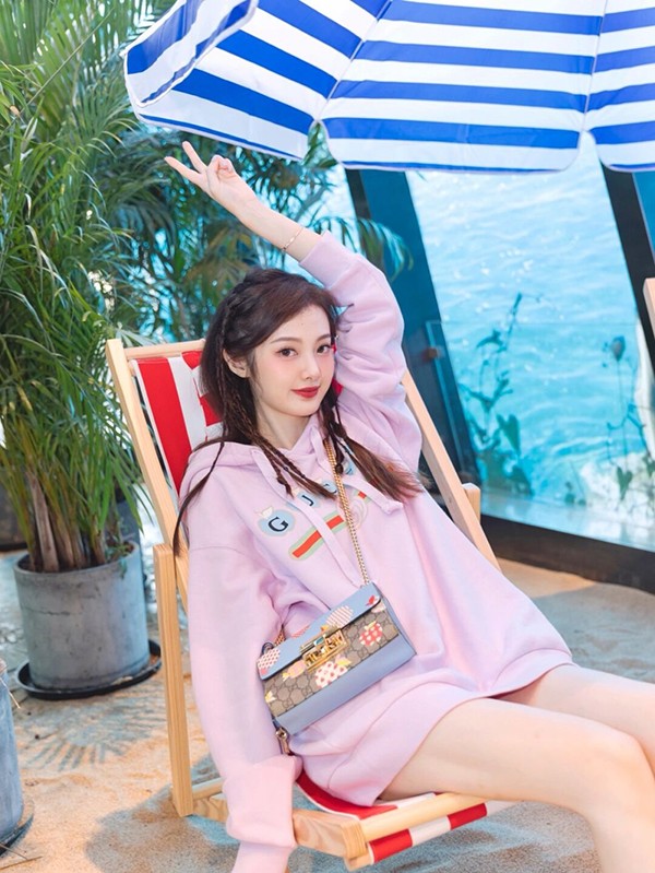 Gucci Heart Apple Pattern Small Fake Shoulder Bag gg210820004 Gucci Heart Apple Pattern Small Fake Shoulder Bag gg210820004